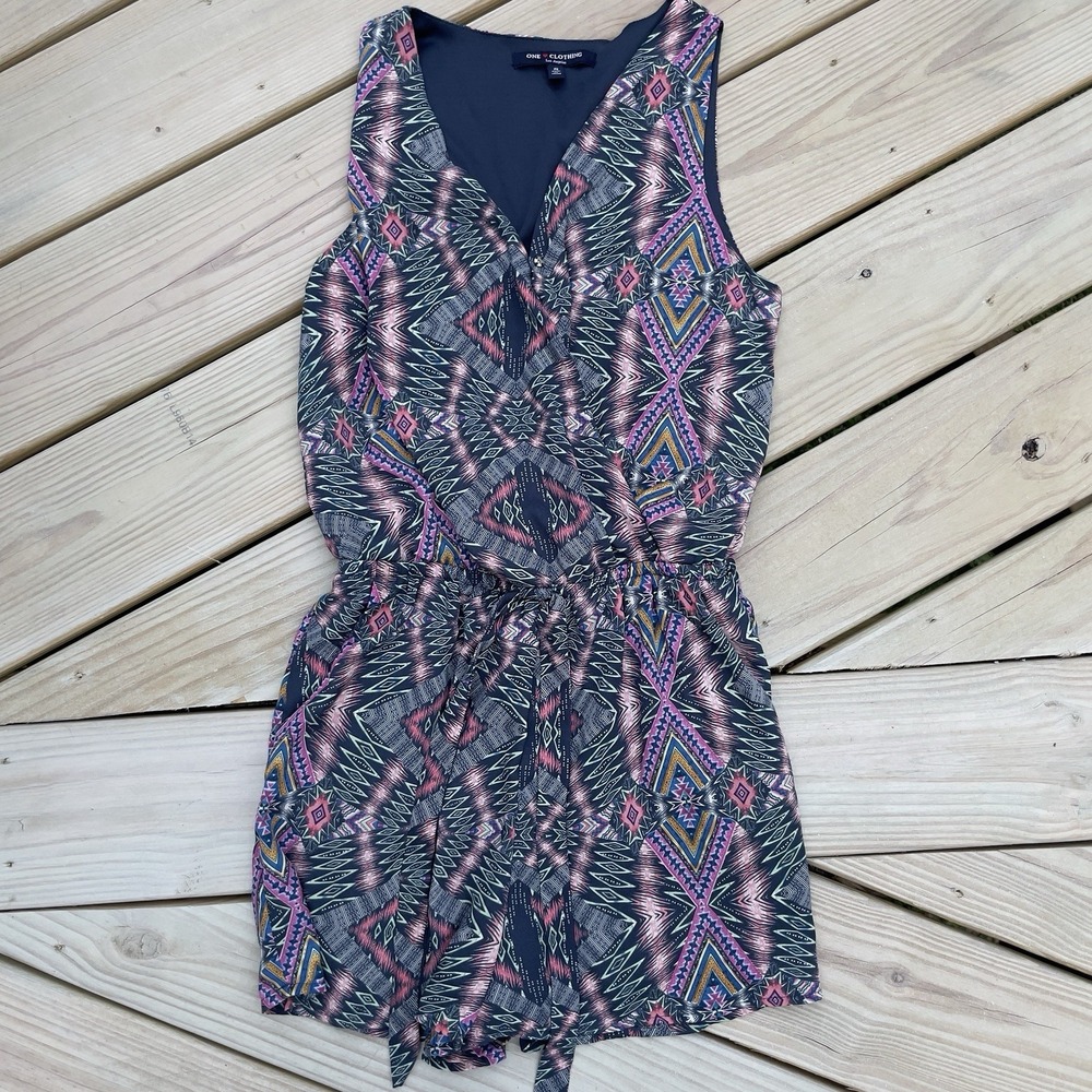 One Love Clothing LA Abstract Romper With Pockets Size Small V Neck Tie Waist SM